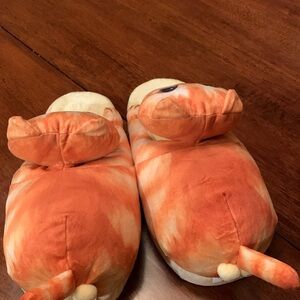 Brand new orange cat super soft and comfortable cats slippers. Must have!